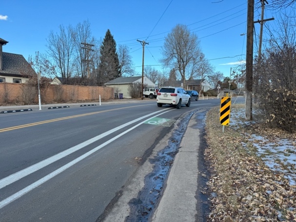 S Madison St intersection featuring curve in Yale Ave